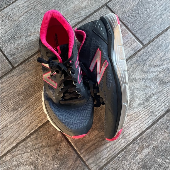 ✨Host Pick✨New Balance Running Sneaker - Picture 2 of 5